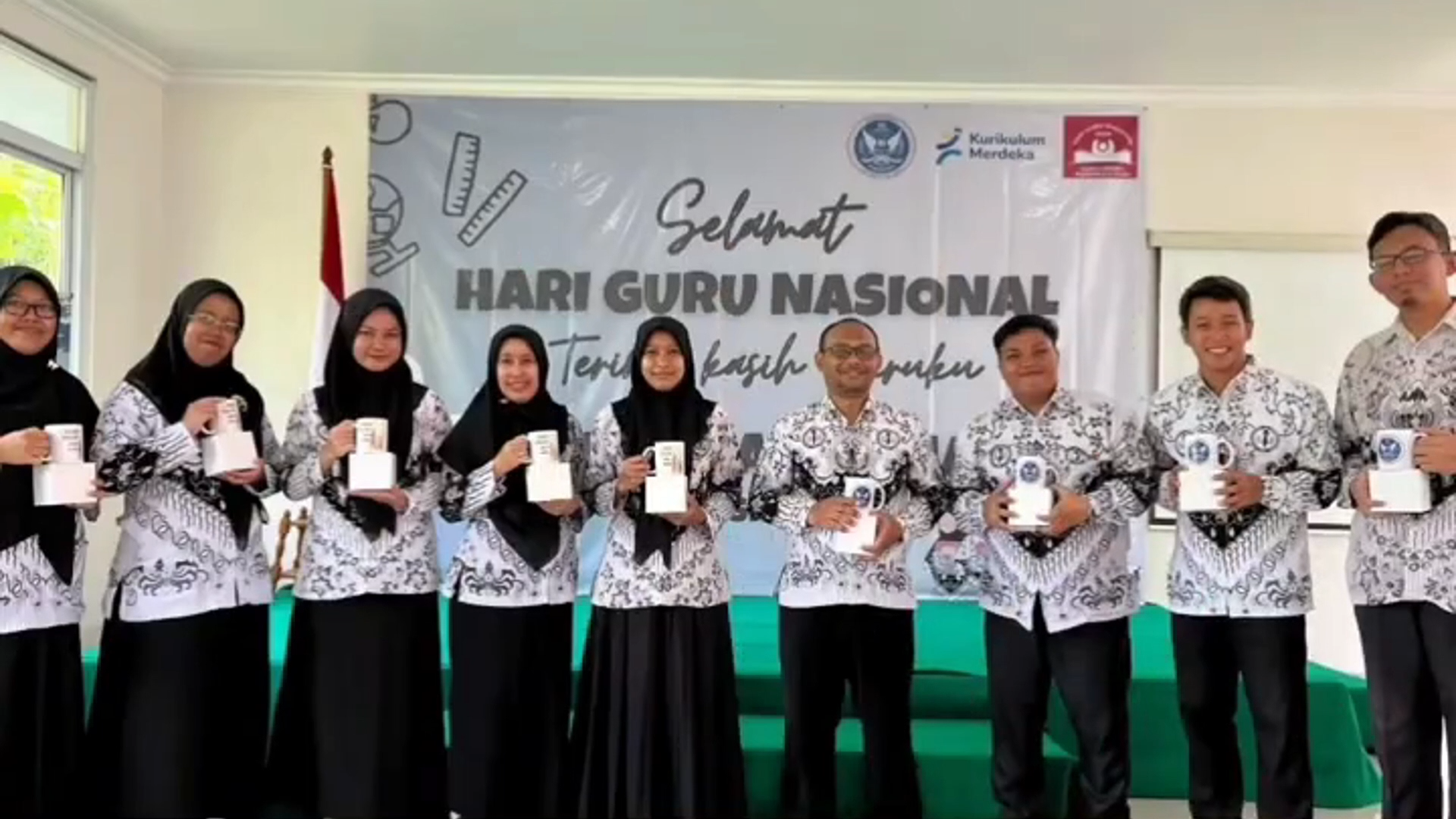 Bapak dan Ibu Guru